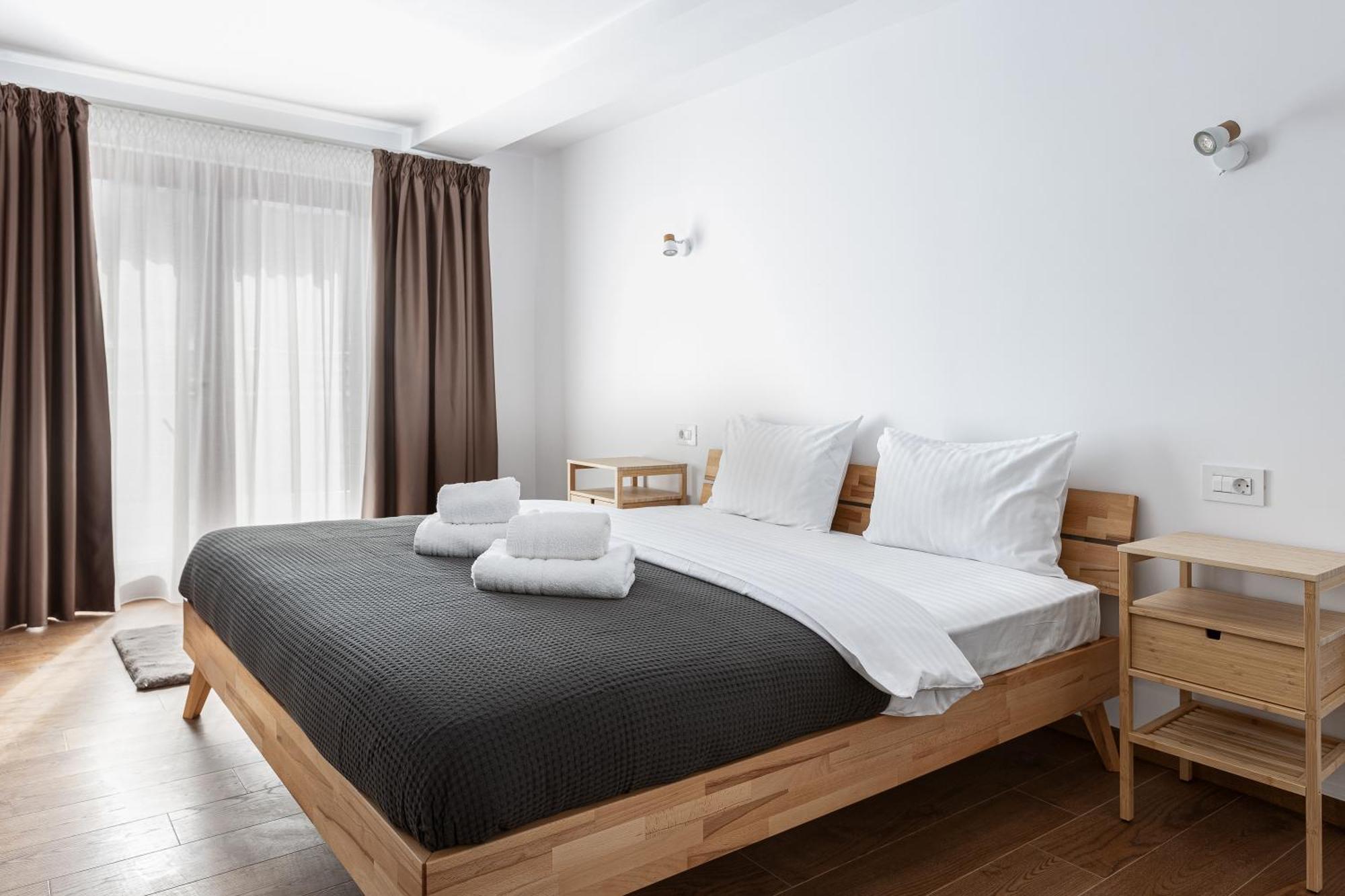 Peak Aparthotel - Old Town - By Cityhost Brașov Exterior foto