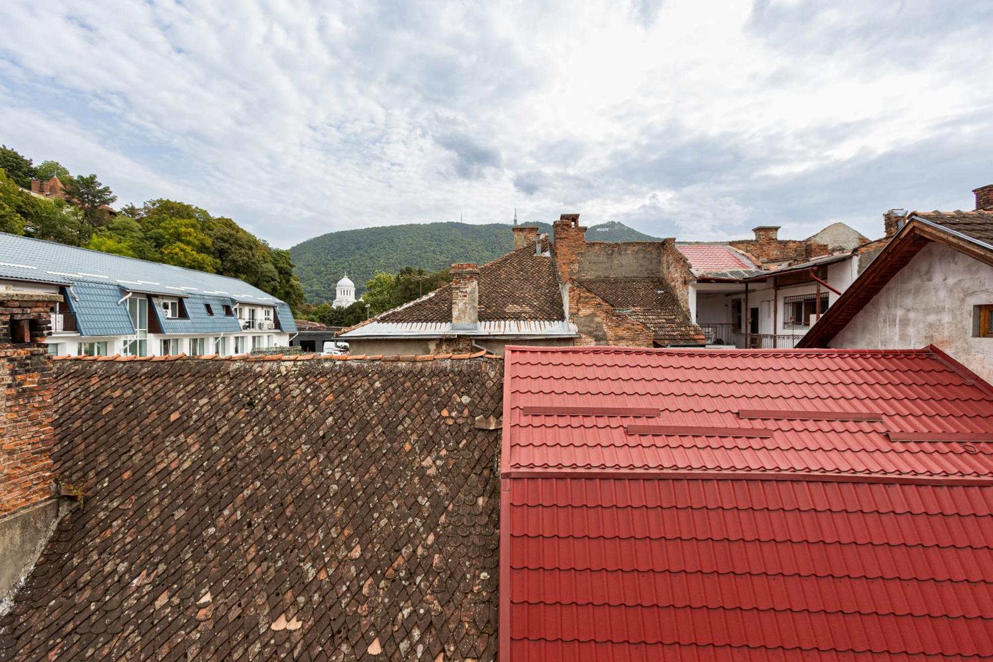 Peak Aparthotel - Old Town - By Cityhost Brașov Exterior foto