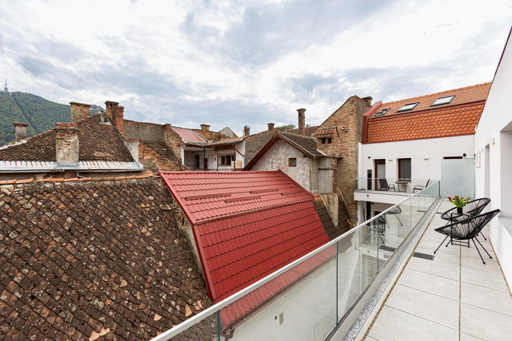 Peak Aparthotel - Old Town - By Cityhost Brașov Exterior foto